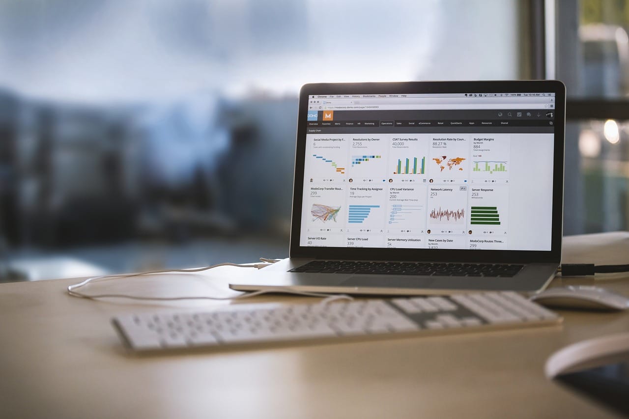 Opaska fitness z EKG – praktyczne zastosowania w 2025 office-2616585_1280